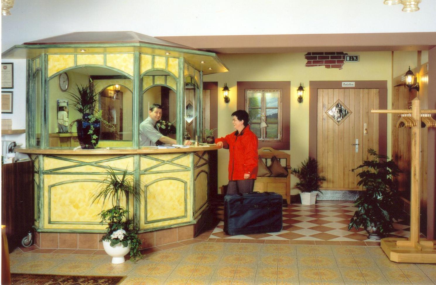 Hotel Zur Krone Birresborn Екстер'єр фото
